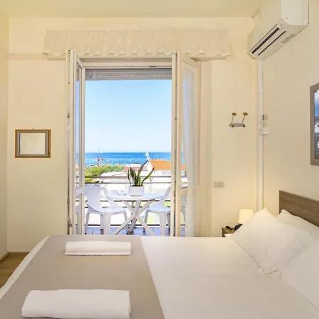 Hotel Lungomare Lido di Camaiore