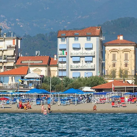 Hotell Lungomare 3*